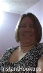 amberp25 profile on InstantHookups