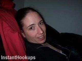 sweethazel32 profile on InstantHookups