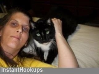 ddlynn profile on InstantHookups