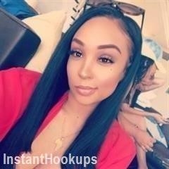 lizzyishere1 profile on InstantHookups