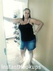 ladyevelyn profile on InstantHookups