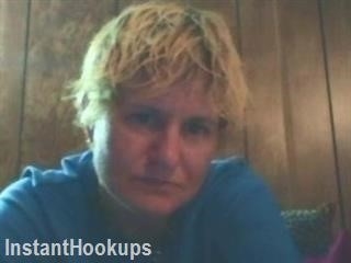 zoe2777 profile on InstantHookups