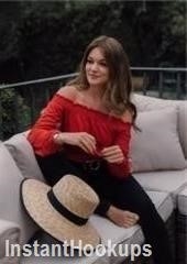 realqueen2 profile on InstantHookups