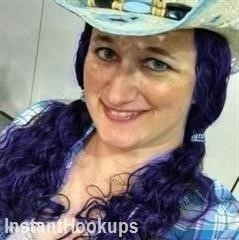 sharpywolf05 profile on InstantHookups