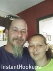 amanda82 profile on InstantHookups