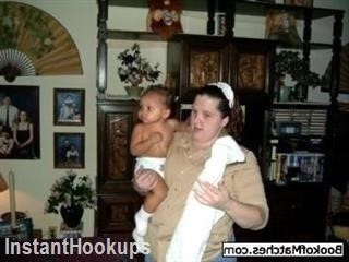 sglwhtf4blkman profile on InstantHookups