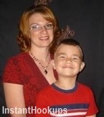 alicia1985 profile on InstantHookups