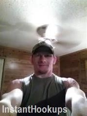 justinkbak84 profile on InstantHookups