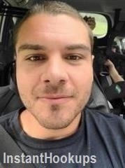 freakyneeky profile on InstantHookups