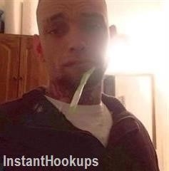 charlie8606 profile on InstantHookups