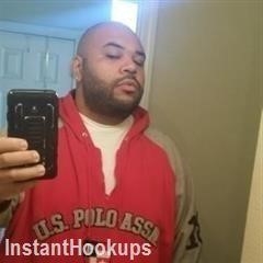 biglew3162 profile on InstantHookups
