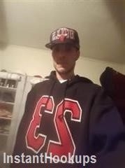 ea34phins profile on InstantHookups