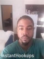 crushn333 profile on InstantHookups