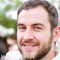 earon profile on InstantHookups