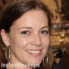 djmeph3281 profile on InstantHookups