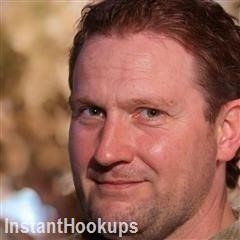 earl17 profile on InstantHookups